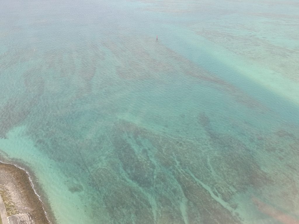 那覇空港着陸前の海の様子