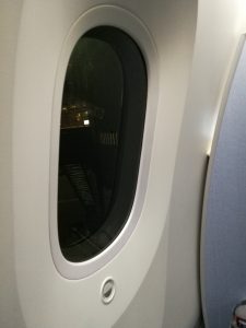 B787のボタン式遮光機