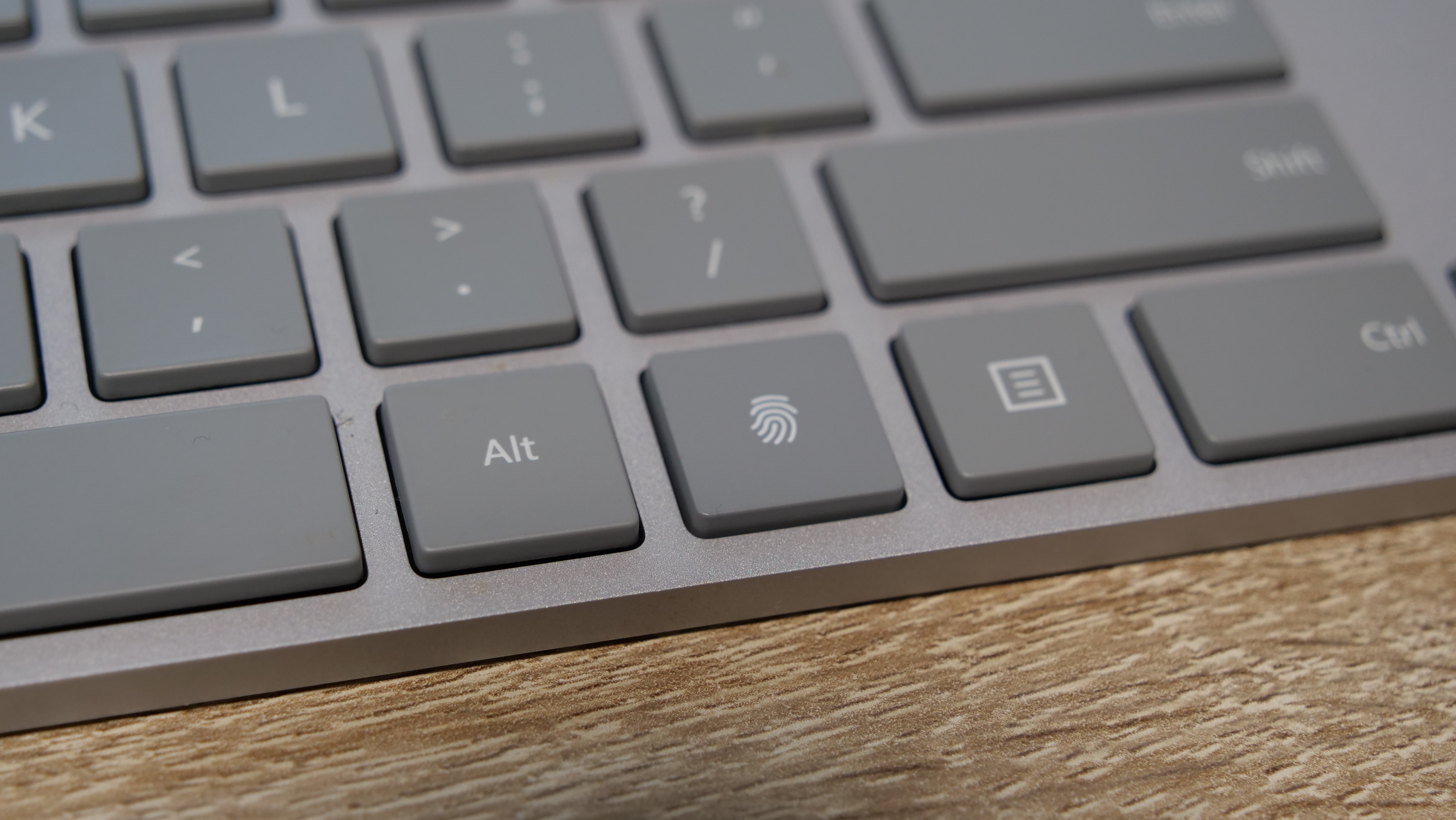 指紋センサー付きSurfaceキーボード!Microsoft Modern Keyboard with 